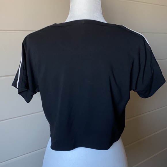 Crop Front Tie Crop Top Size Medium - Picture 6 of 7